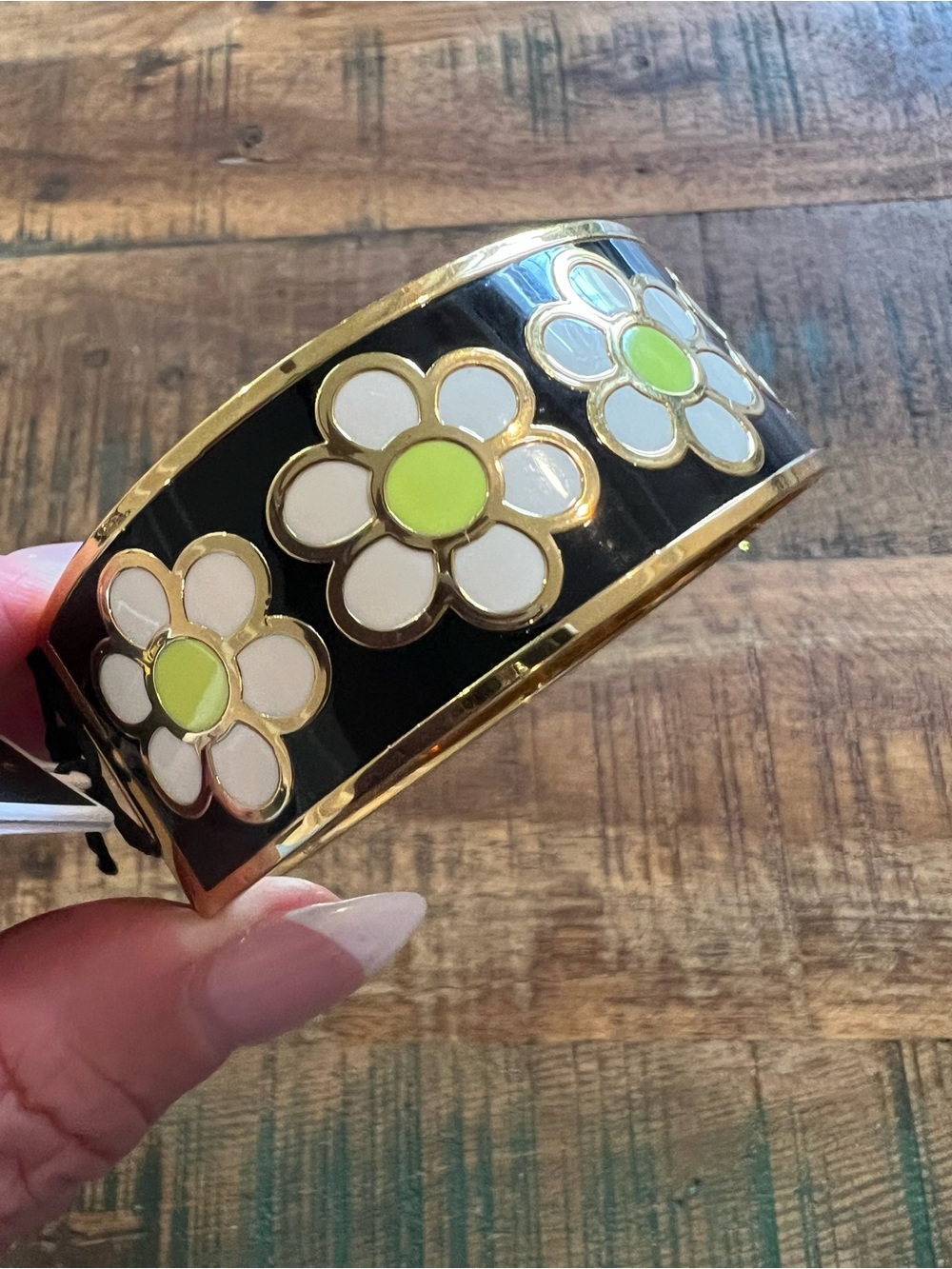 Juicy Couture NWT Bangle Bracelet Daisies Enamel Hinge Clasp Goldtone